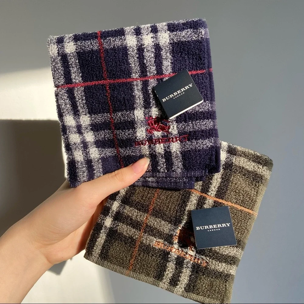 Burberry hand towel set